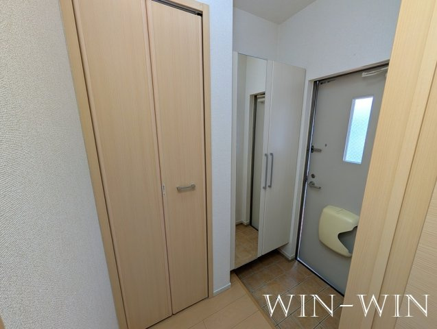 ボヌール森岡 参番館の玄関