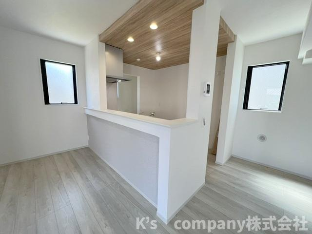 ◎茅ヶ崎市出口町　新築戸建のキッチン|小さいお子様のいるご家庭は見守りながら家事ができるカウンターキッチン☆