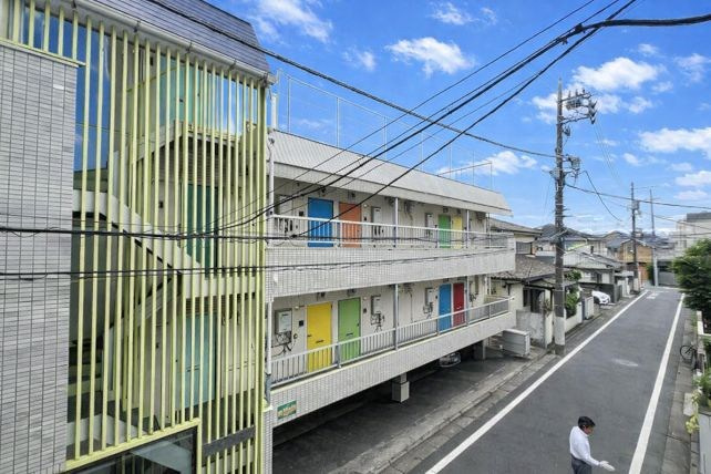 【展望】 | ローヤルハイツのざわ | 眼前に広がる空の雄大さと、このお部屋の自慢の一つである「眺望」をご覧ください。毎日、この景色を独り占めできる新生活に夢が広がります。～即日のご見学可能～　お問合せはお気軽にどうぞ。
