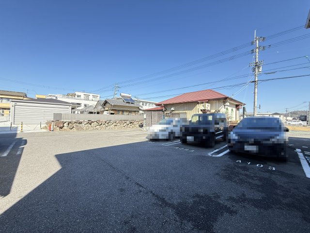 シャーメゾン アウローラの駐車場