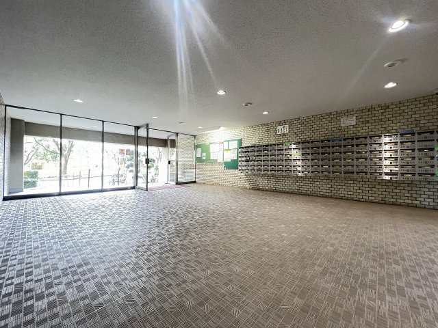 多摩稲城マンションA棟のロビー