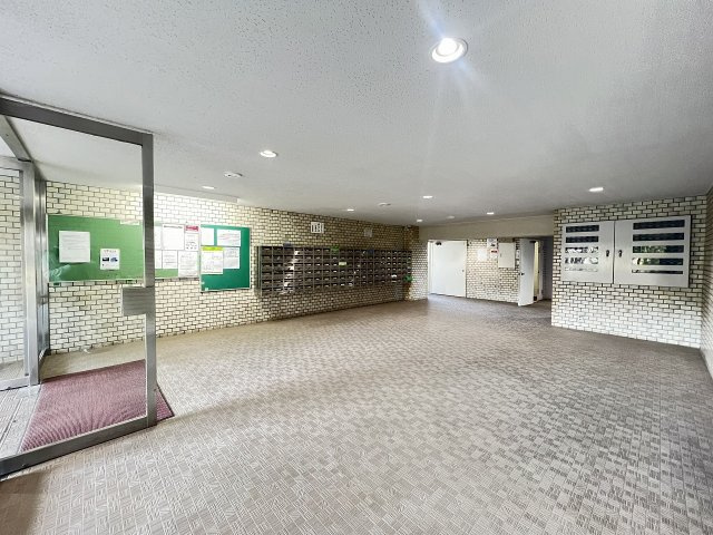 多摩稲城マンションA棟のロビー