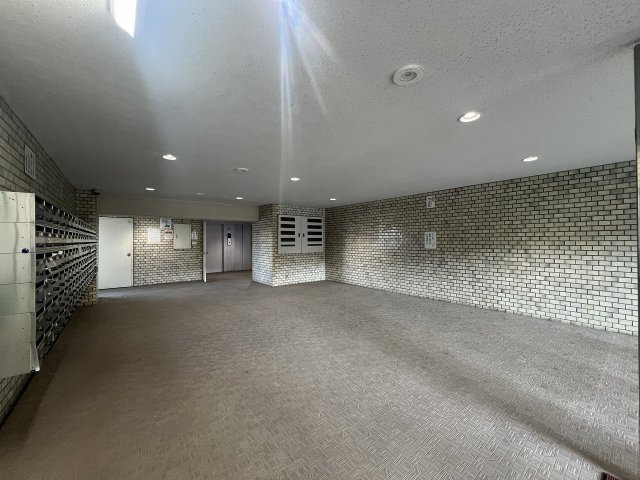 多摩稲城マンションA棟のロビー