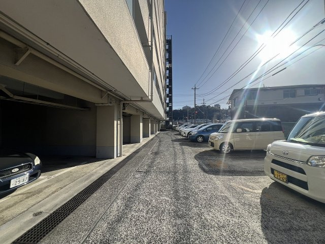 多摩稲城マンションA棟の駐車場