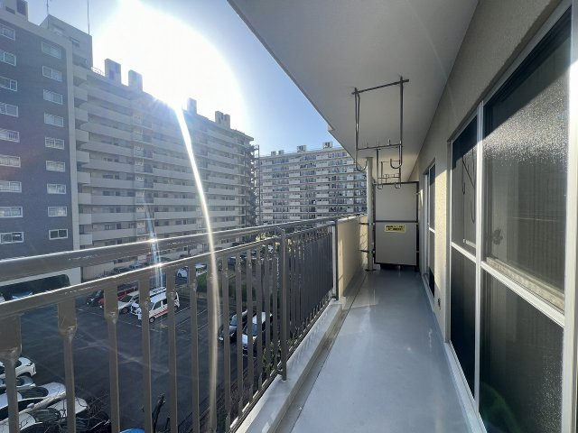 多摩稲城マンションA棟のバルコニー