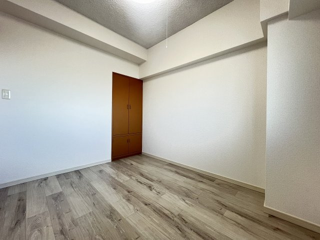 多摩稲城マンションA棟の洋室