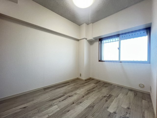 多摩稲城マンションA棟の洋室