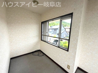 【洋室】 | 本巣市文殊！積水ハウス施工の中古住宅築40年！外壁塗装済み！室内ハウスクリーニング・シロアリ点検済み | 本巣市文殊！積水ハウス施工の中古住宅築40年！外壁塗装済み！室内ハウスクリーニング・シロアリ点検済み