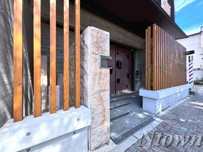 【エントランス】 | NEO JAPANESQUE 出来町(ネオジャパネスク出来町) | 清潔なエントランスです