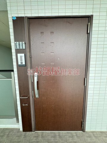 サニーコート梅満の玄関|収納もある玄関です