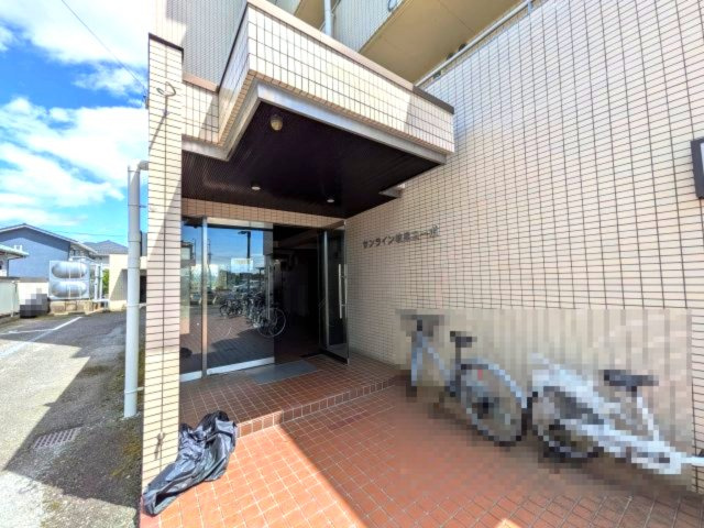サンライン岐阜コーポのエントランス