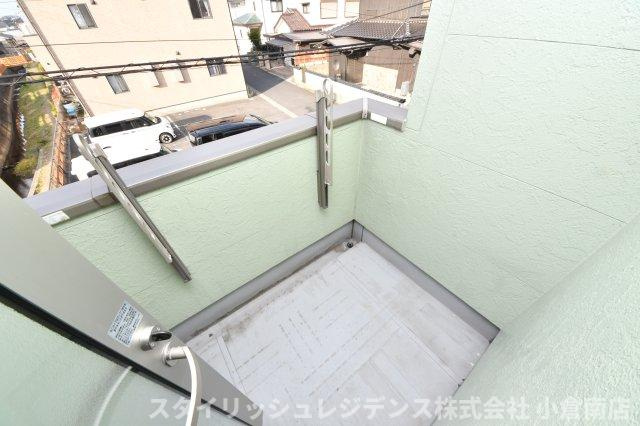 フィールド・イン湯川ⅢD棟のバルコニー