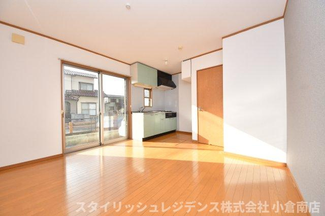 フィールド・イン湯川ⅢD棟の居間・リビング