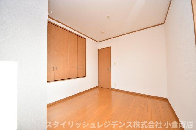 フィールド・イン湯川ⅢD棟の居間・リビング