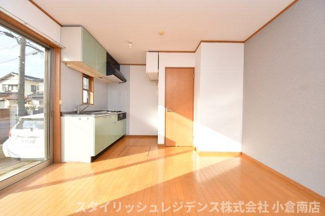 フィールド・イン湯川ⅢD棟の居間・リビング