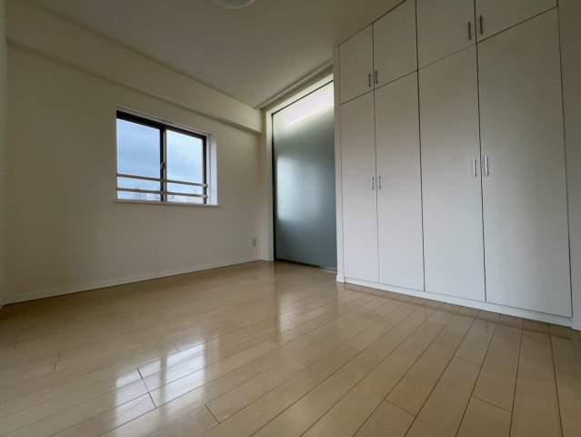 小窓からも陽が入ります