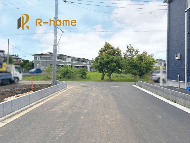 小美玉市羽鳥第13　新築戸建て　2号棟の前面道路含む現地写真|周辺環境も併せて案内致します♪
閑静な住宅地で笑顔あふれる新生活！
ぜひ現地へお越しください♪