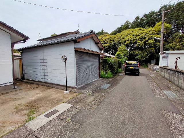 世知原町古家付き土地の前面道路含む現地写真