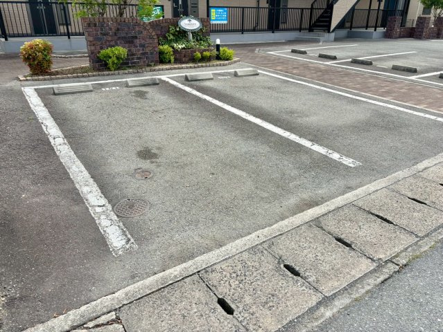 ルミエールの駐車場