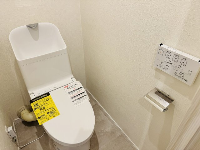 ファミール西八王子Ｂ号棟（１号棟）のトイレ|～新規交換済、暖房温水洗浄機能付きトイレ　冬場は特に嬉しい機能ですね～