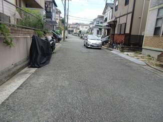 【前面道路含む現地写真】 | 川西市新田2丁目26の24　中古一戸建て