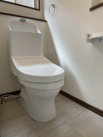 長野市伺去　中古戸建のトイレ