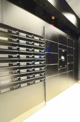 グランドコンシェルジュ氷川台のその他共用部分|集合ポストと宅配ボックスです。