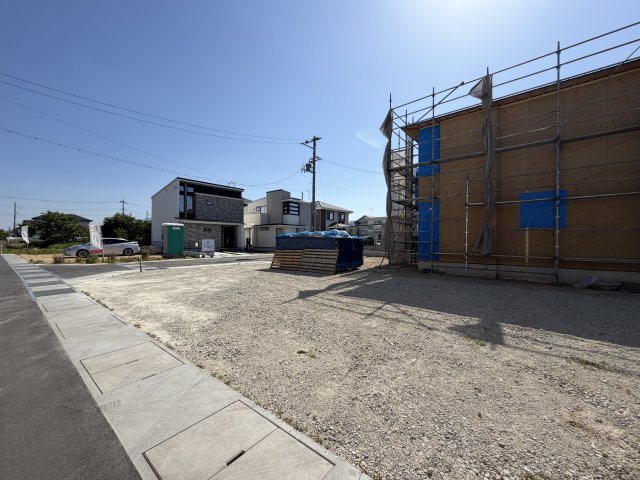 香芝市別所　新築(全8区画）モデルハウスの前面道路含む現地写真|＼世界三大建築家巨匠の高い設計スキルを培ったオーガニックハウス／