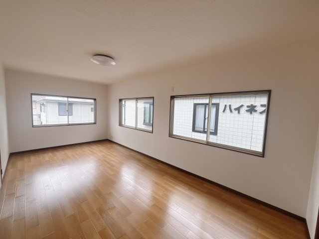 【中古戸建】前橋市二之宮町の洋室|■2階洋室｜子供部屋のメリットは「自立心を養うことができる」「自分で整理整頓できるようになる」そして、お子様が成長した際には「プライバシーを確保できる」といい事だらけ♪