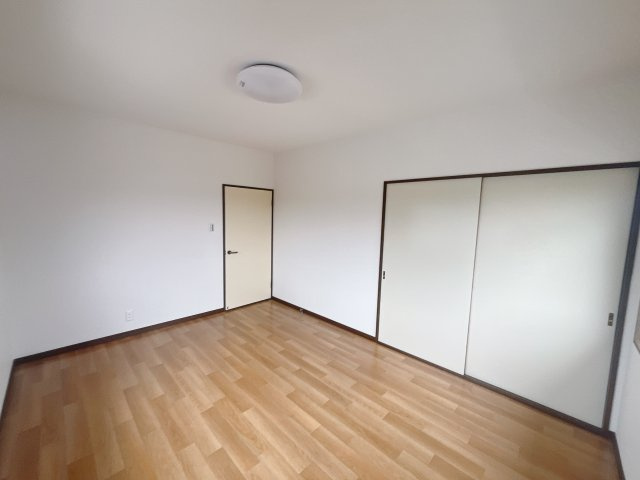 【中古戸建】前橋市二之宮町の洋室|■2階洋室｜クローゼットも付いているので、お子様が自然とお片付けできる環境に。