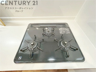 多数の調理器具を同時に使用でき、料理の効率化が可能。省エネで節約になり、様々な料理スタイルに適応できます。また、火力調整が独立しており、手入れや掃除もしやすく、今よりもっとお料理が楽しくなるかも。