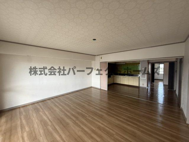 グリーンヒル光善寺住宅第１8号棟の居間・リビング|おしゃれな居間です