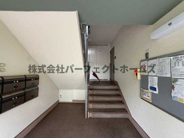 グリーンヒル光善寺住宅第１8号棟のロビー|建物の内部です