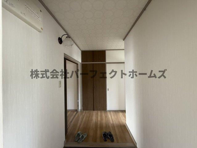 グリーンヒル光善寺住宅第１8号棟の内装|明るい室内です