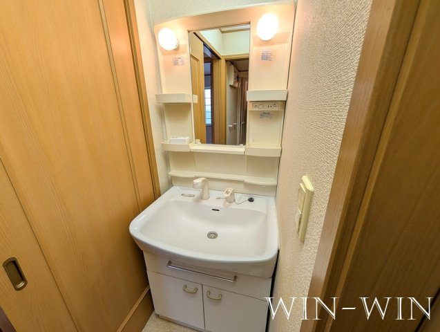 ストラーレ 牛川の独立洗面台