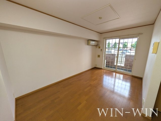 ストラーレ 牛川の居間・リビング