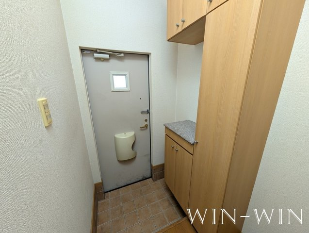 ストラーレ 牛川の玄関