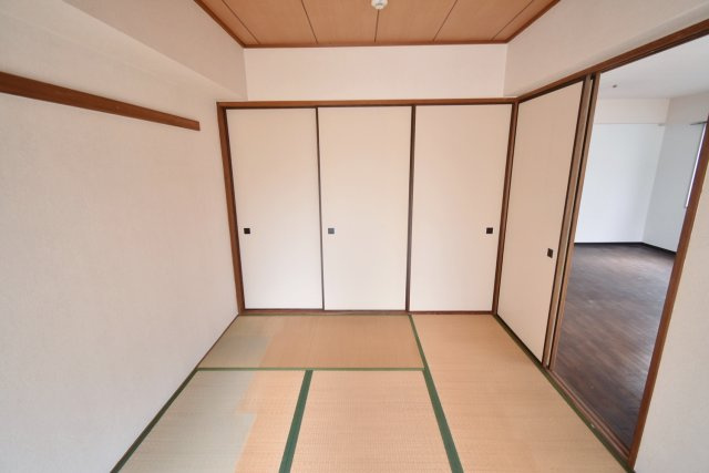 メゾン・ド・甲子園二番町の和室
