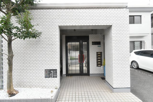 メゾン・ド・甲子園二番町のエントランス