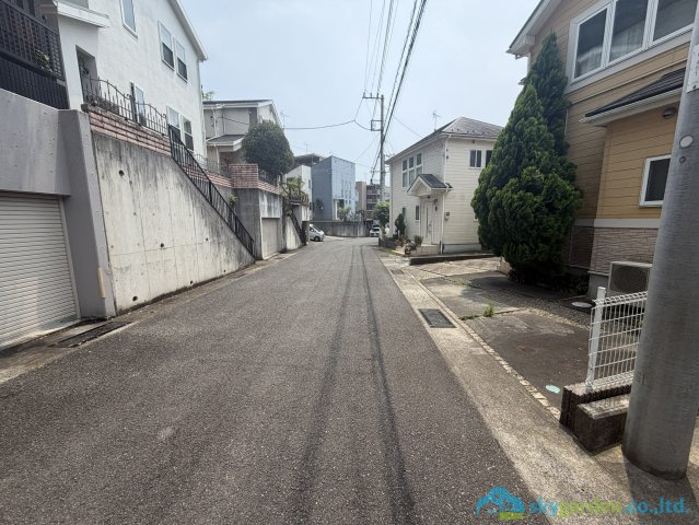 小田原市国府津　中古戸建の前面道路含む現地写真