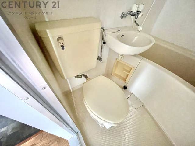 浴室内にトイレがあります！