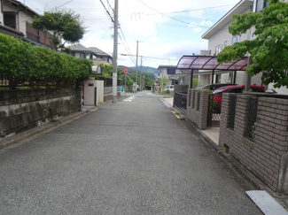 【前面道路含む現地写真】 | 川西市緑台4丁目3の24　中古ー戸建て