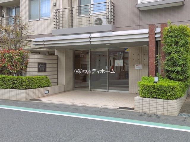 ディーレスティア越谷赤山町のエントランス