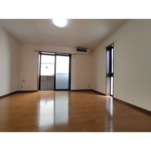 アンプルール クラージュ 別府の洋室