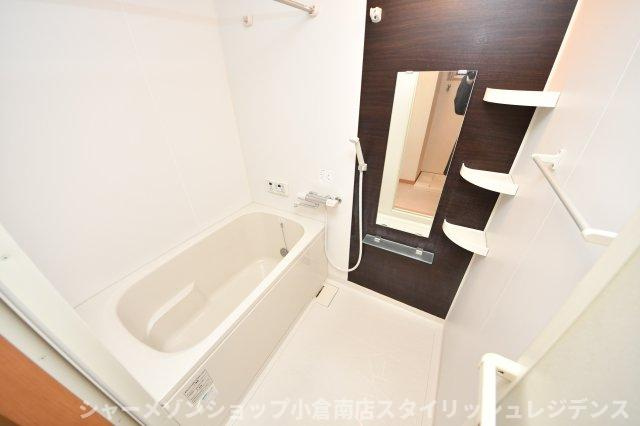 フェルト705の浴室