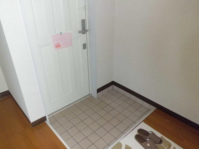 グレース松崎D棟の玄関