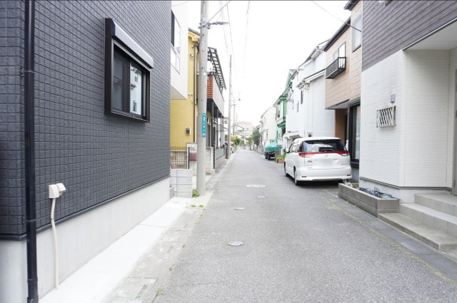 草加市清門2丁目 新築分譲住宅 の前面道路含む現地写真