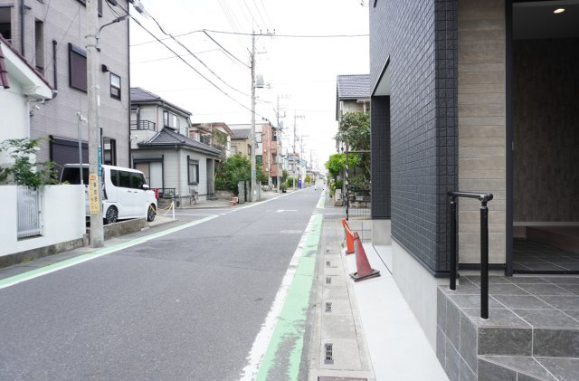 草加市清門2丁目 新築分譲住宅 の前面道路含む現地写真