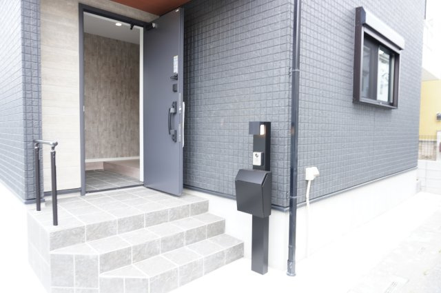 草加市清門2丁目 新築分譲住宅 の玄関