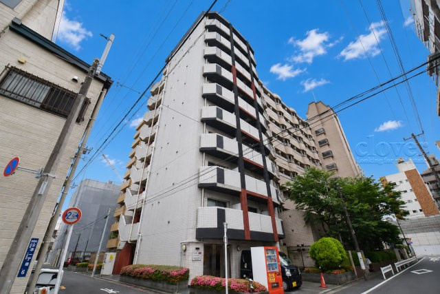 【外観】 | Lavilio錦糸町Bellgrade | 青空によく映える建物です。手入れの行き届いた外壁やマンション正面エントランスなど、綺麗な姿をぜひ一度、現地にてご覧ください。～即日のご見学可能～　お問合せはお気軽にどうぞ。
